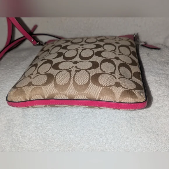 Coach North South Swing Pack Fuchsia and Beige Crossbody Bag - Picture 6 of 9